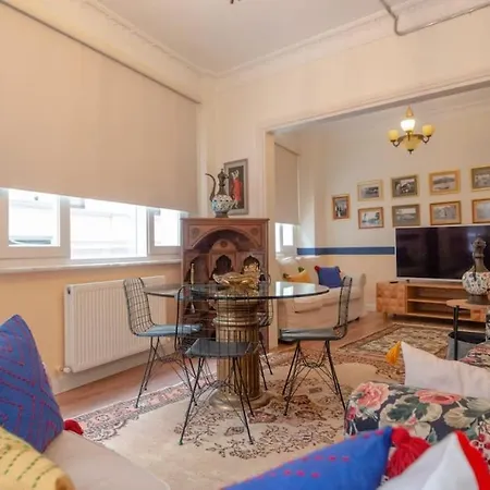 Apartamento Sophisticated Flat In The Heart Of Taksim! Istambul