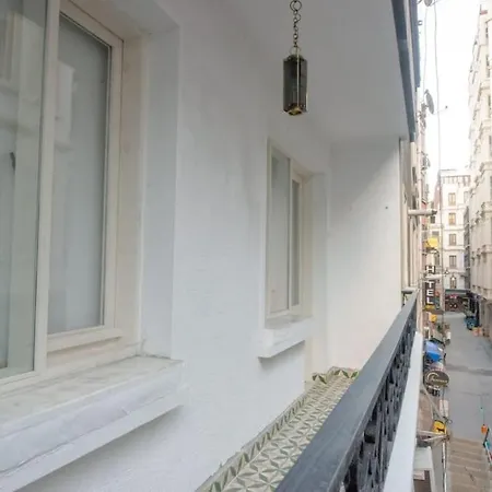 Sophisticated Flat In The Heart Of Taksim! Istambul