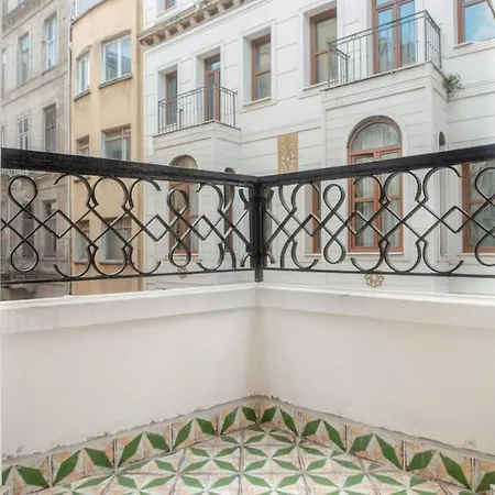 Sophisticated Flat In The Heart Of Taksim!