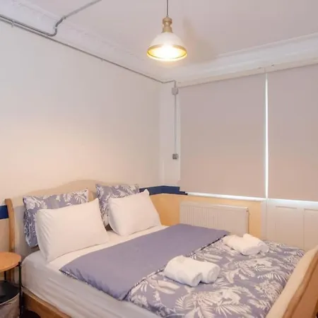 Sophisticated Flat In The Heart Of Taksim! شقة