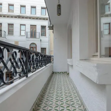 Sophisticated Flat In The Heart Of Taksim! شقة *